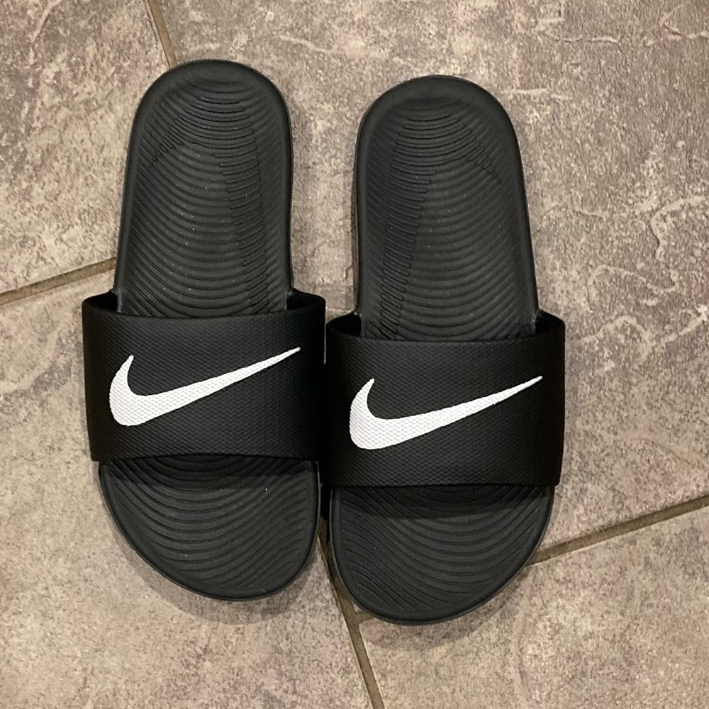 Nike youth slides